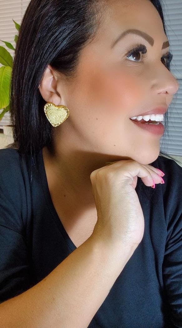 Brinco dourado coração